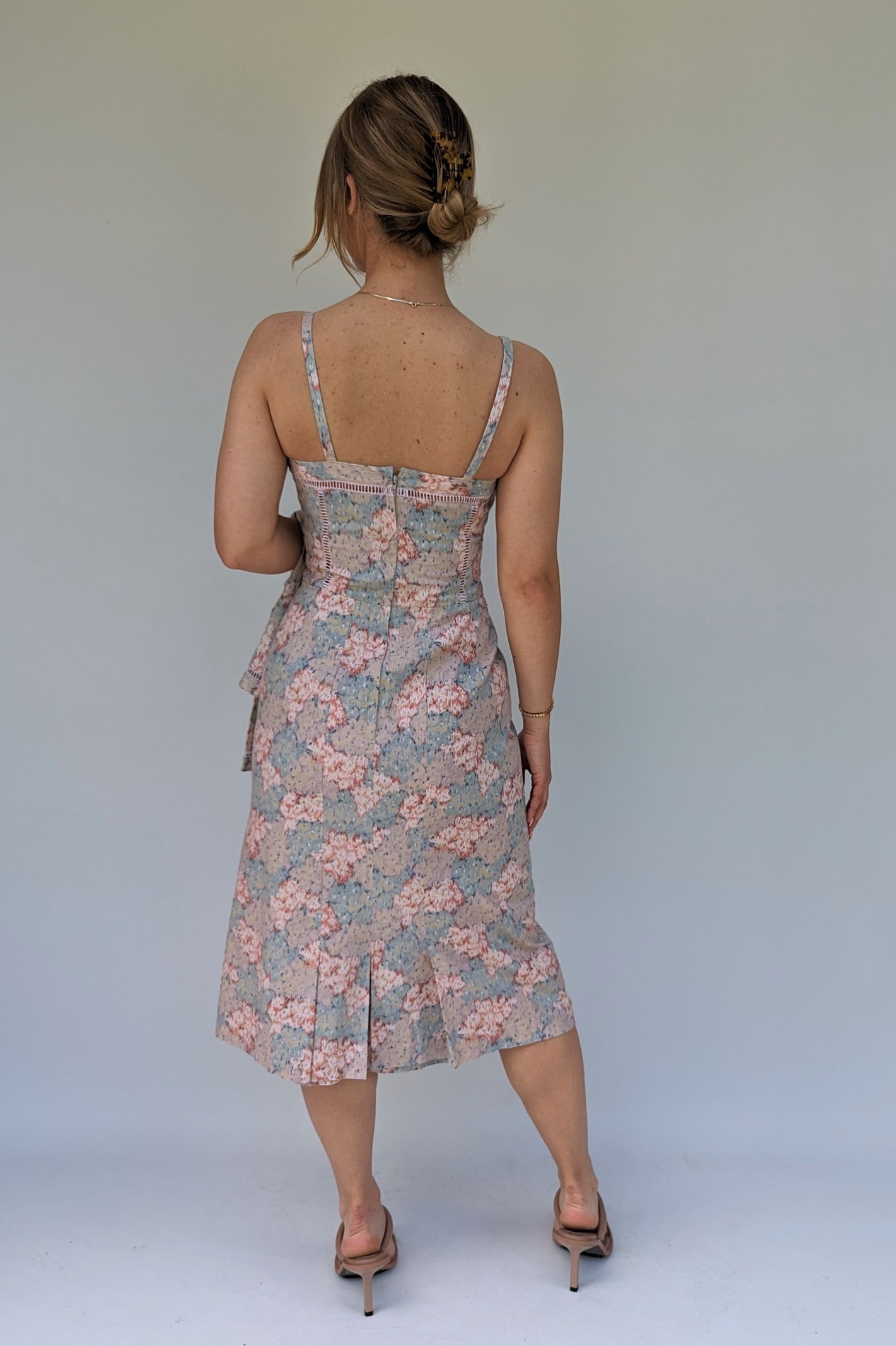 back of dress of vintage summer dress suit by Louis Feraud in pastel greys and pinks