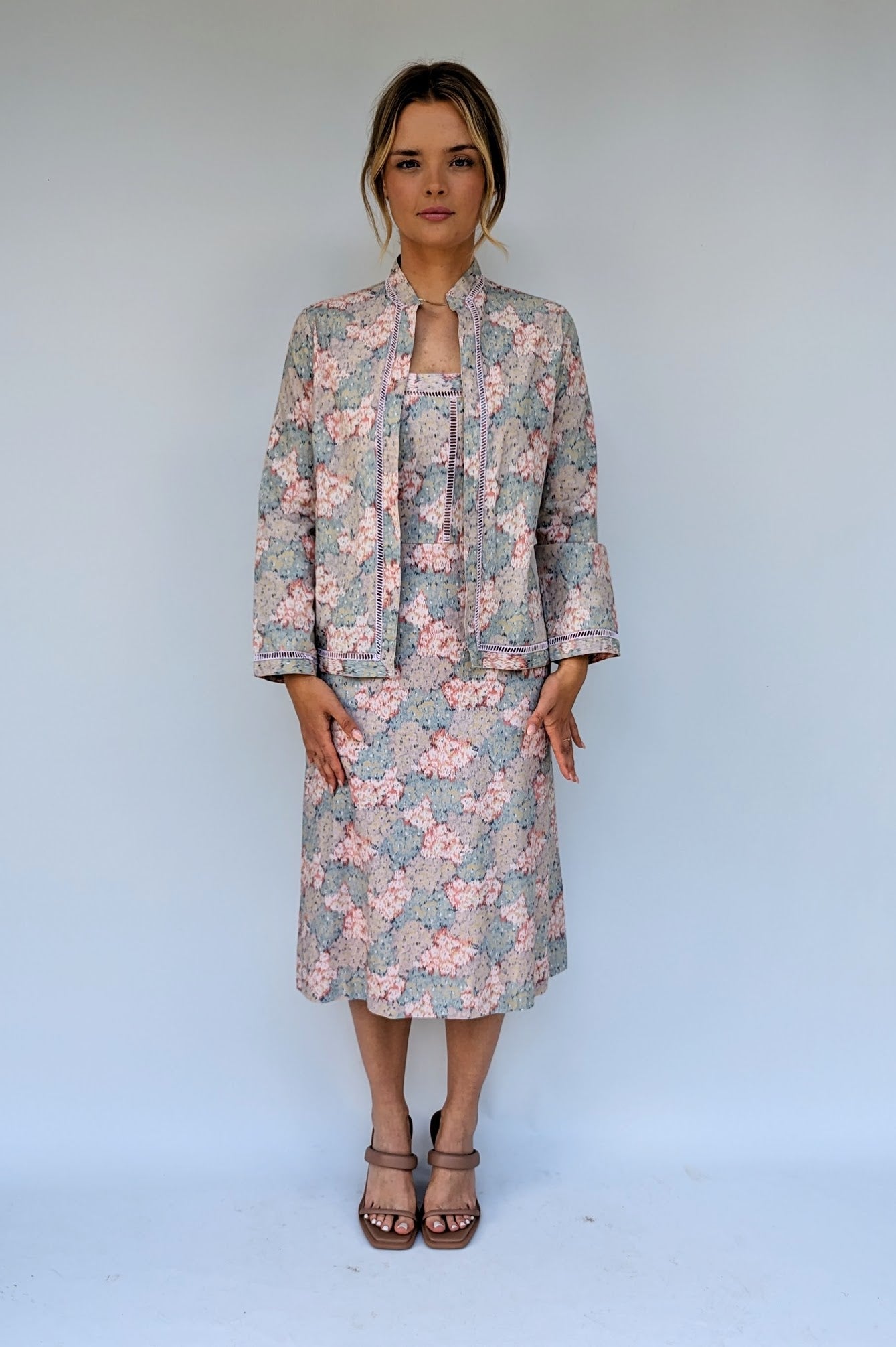 1970s vintage summer dress suit by Louis Feraud in pastel greys and pinks