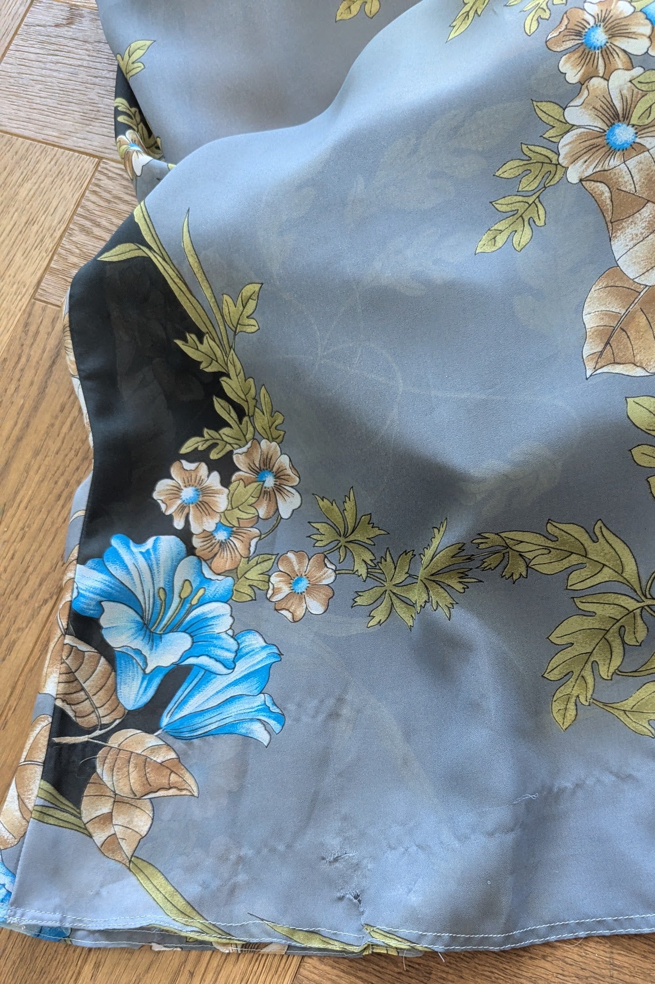 botton of kaftan dress showing small hole