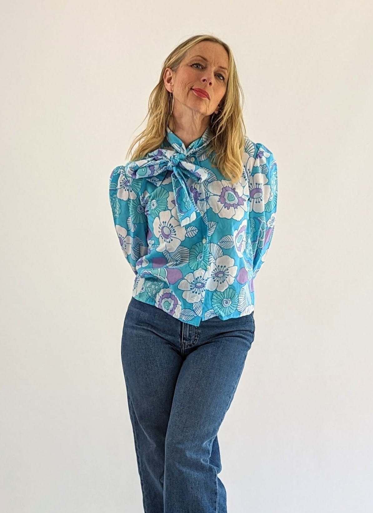 1970s Floral vintage blue tie neck blouse with long sleeves 