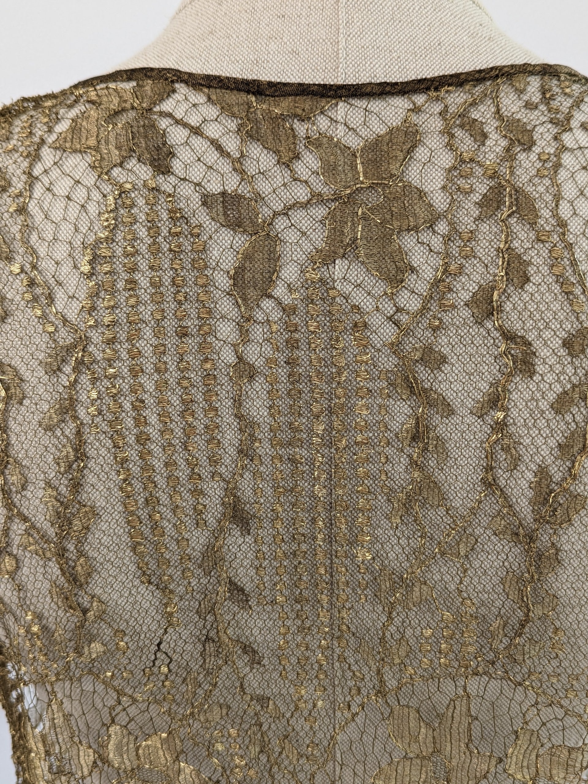 Floral lace patterned gold 1920s dress