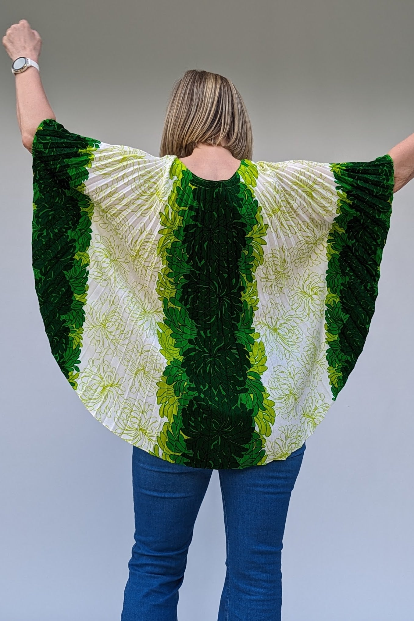 back of hawaiian pleated accordian summer beach ware tropical top