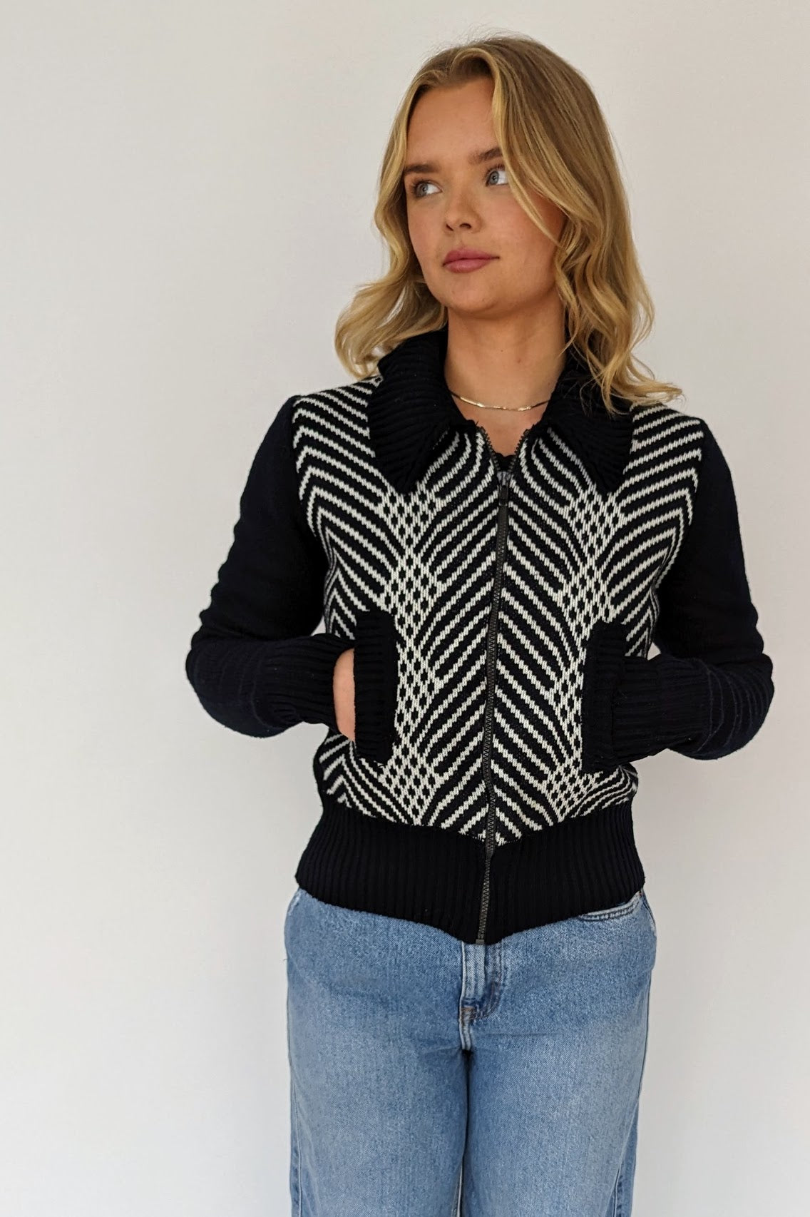 60s Cropped Geometric Black and White Cardigan