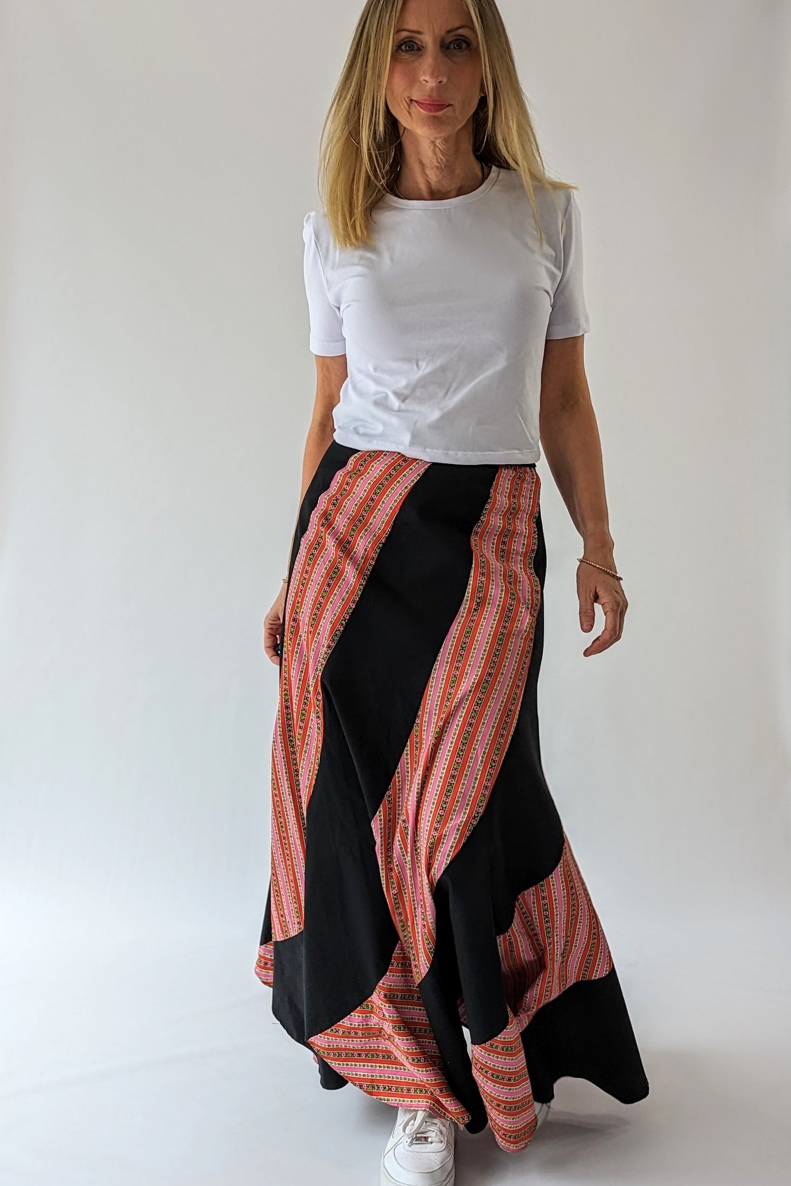 Spiral tiered maxi skirt black and pink