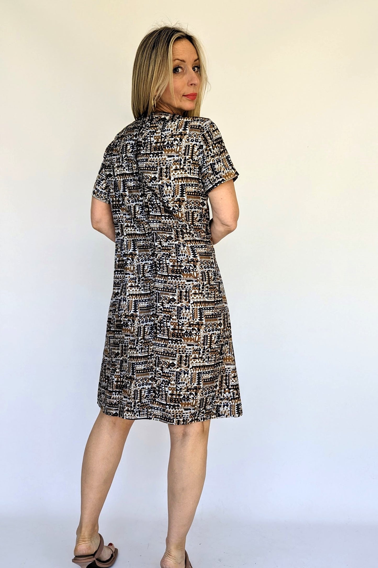 short sleeved printed 70s short dress