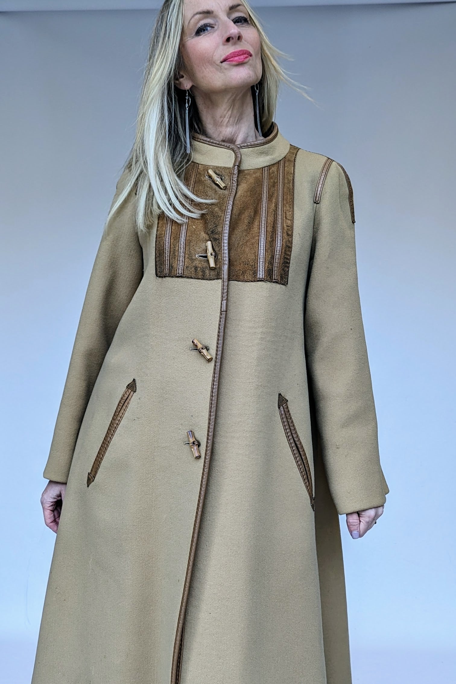 Beige wool ladies 1960s coat