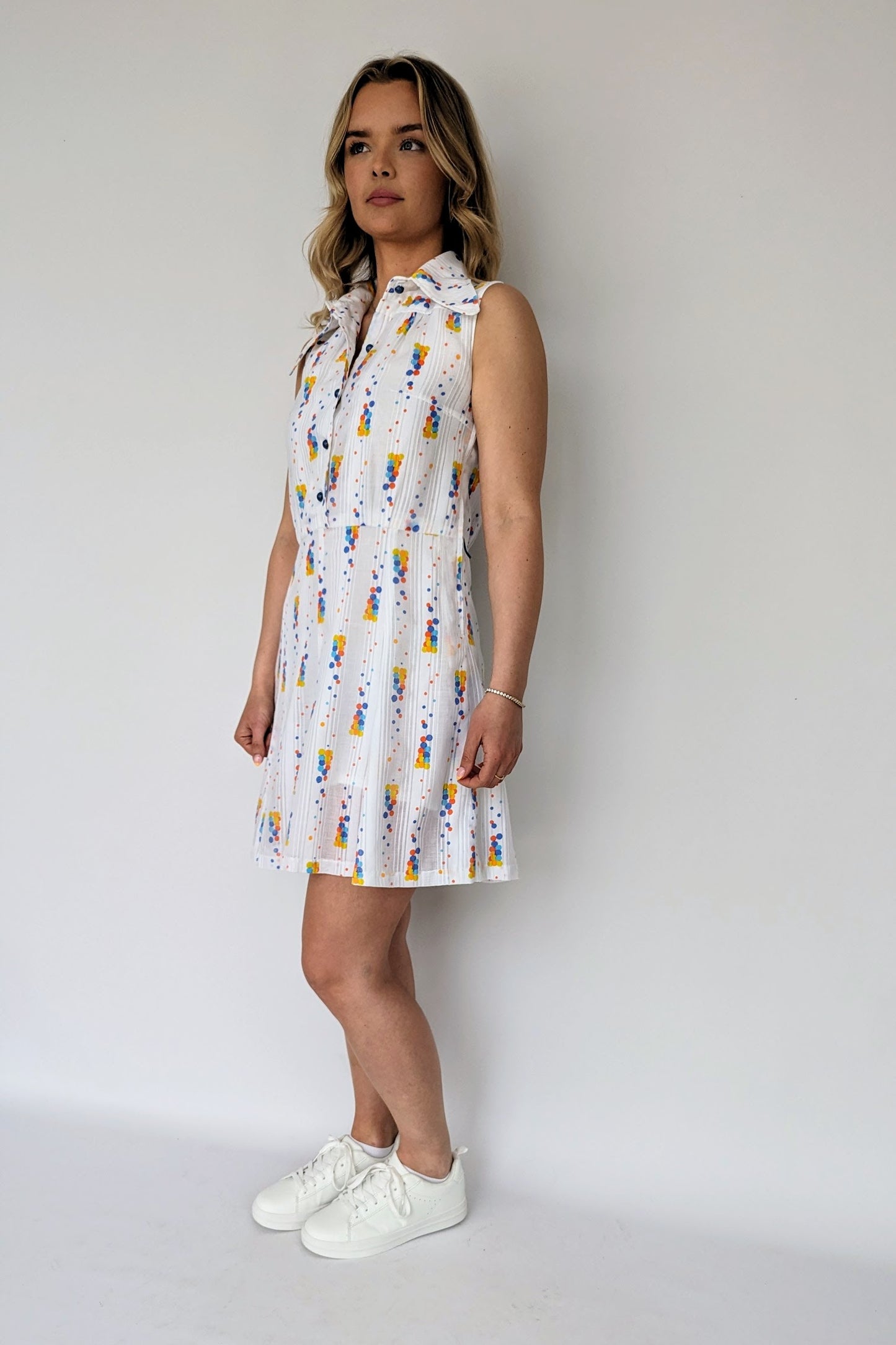vintage 60s mini dress white with coloured spots and dagger collar
