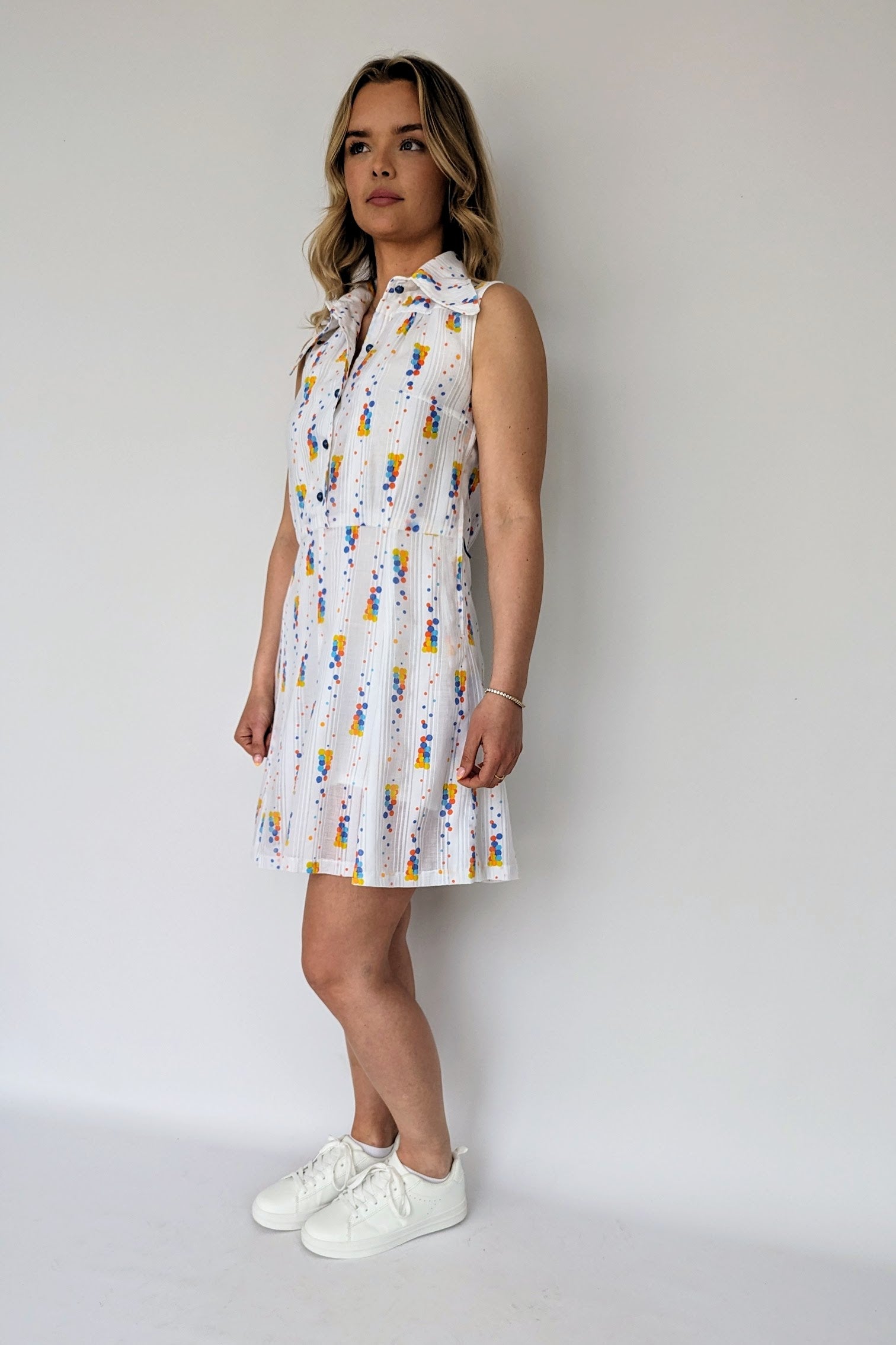 vintage 60s mini dress white with coloured spots and dagger collar